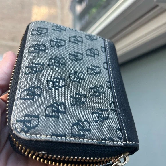 Dooney & Bourke Vintage Signature Logo Zip around wallet - Picture 13 of 16